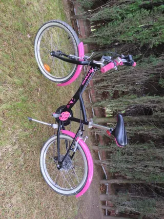Bicicleta infantil rosa y negra