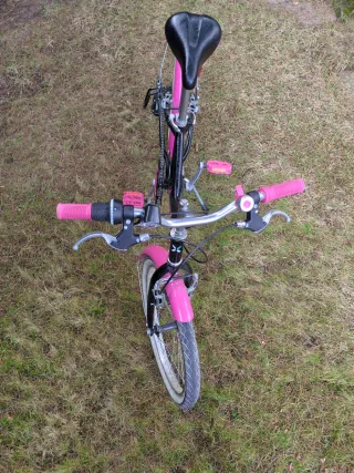 Bicicleta infantil rosa y negra