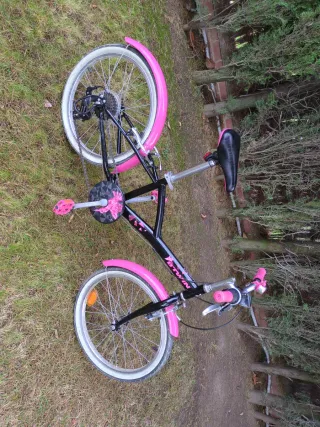 Bicicleta infantil rosa y negra