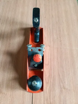 Cepillo de carpintero naranja