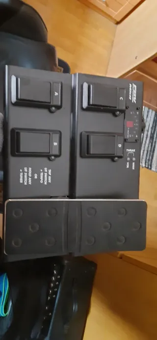 Amplificador guitarra line6 spider iv 15 + pedaler