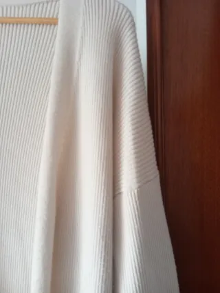 Abrigo de lana  beige , largo, talla L. Es amplio