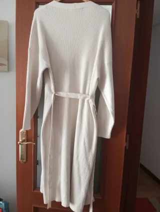 Abrigo de lana  beige , largo, talla L. Es amplio