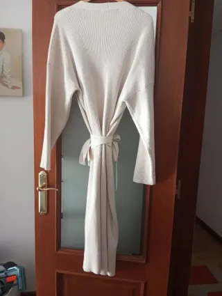 Abrigo de lana  beige , largo, talla L. Es amplio
