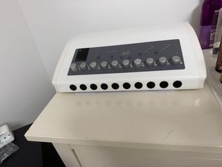 Se alquila habitacion con camilla masaje