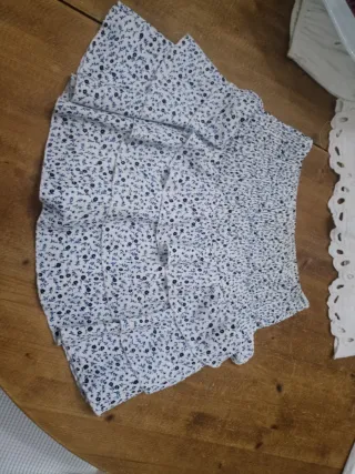 Pantalon, blusa, falda volantes