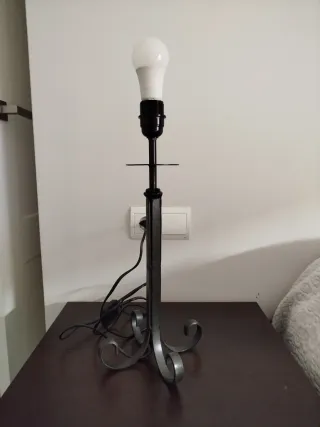 Conjunto dos lámparas de mesa de forja