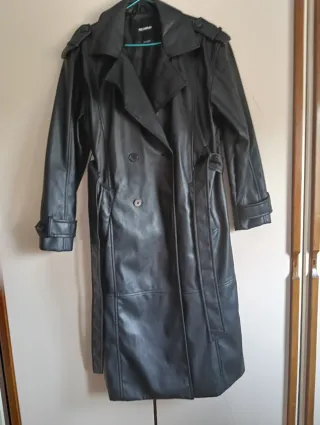 Abrigo largo cuero Pull&Bear negro