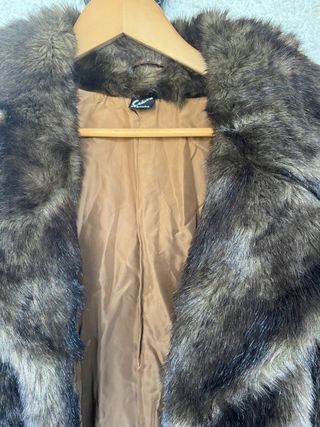 Abrigo de piel precioso