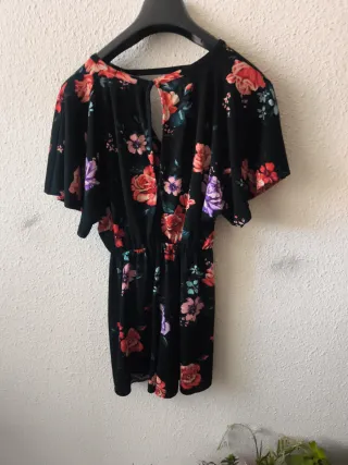 Vestido pantalón corto floral negro