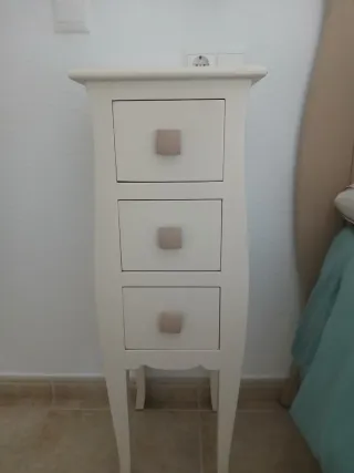 Cabecero 1.35, mesitas y cómoda