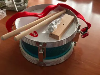 Tambor infantil con baquetas y correa caja  china