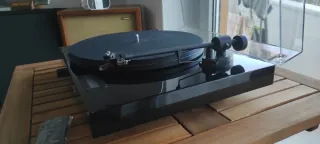 Toca-discos Pro-Ject Juke Box E