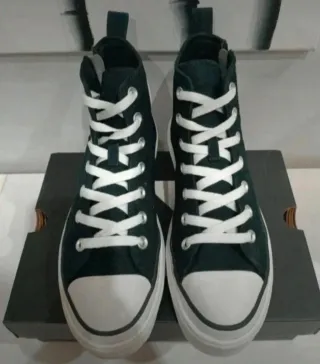 Botas Converse Negras y Blancas