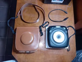 Lote Cámara Fujifilm Instax Square SQ10 + 50 fotos