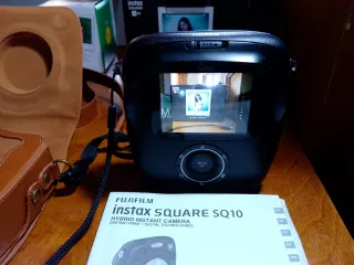 Lote Cámara Fujifilm Instax Square SQ10 + 50 fotos