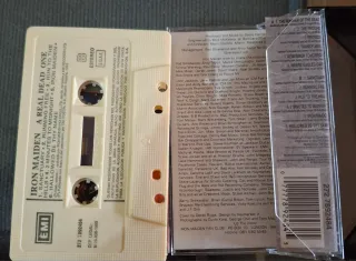 Cassette Iron Maiden A Real Dead One + poster