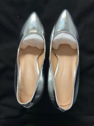 Zapatos de tacón plateados