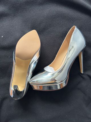 Zapatos de tacón plateados