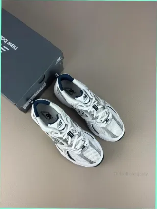 New Balance 530 Plata y Blanco