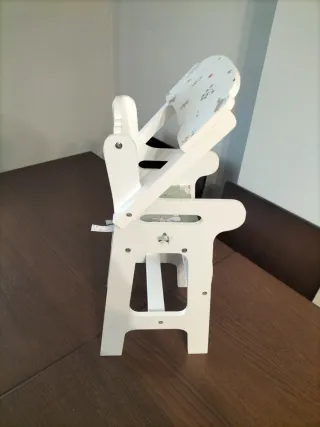 Trona de juguete de madera