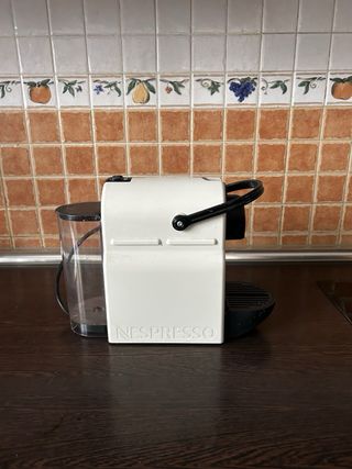 Cafetera Nespresso Krups INISSIA XN1001 y  exposit