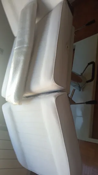 Camilla hidráulica blanca, esta sin usar .