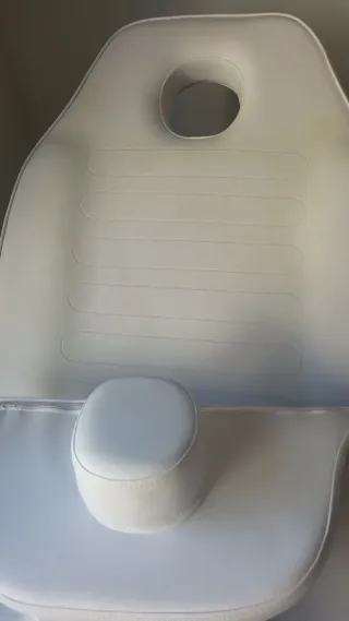 Camilla hidráulica blanca, esta sin usar .