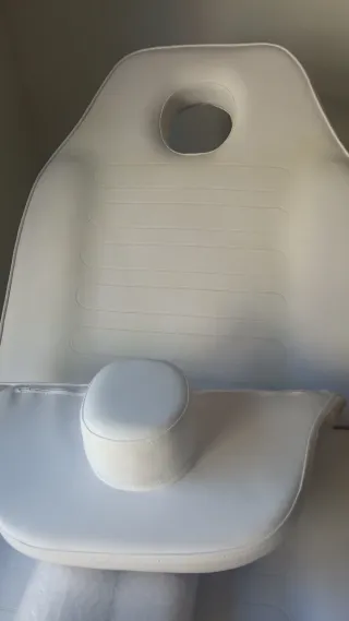 Camilla hidráulica blanca, esta sin usar .