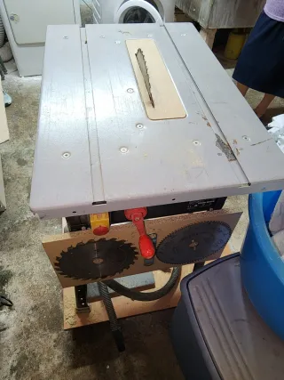 Mesa circular 220v con base con ruedas