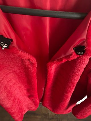 Chaquetón rojo de pelo sintético