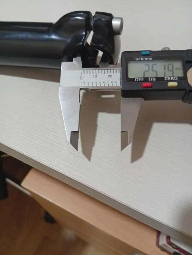 Potencia de aluminio negra