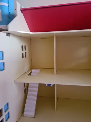 Casa de muñecas de madera