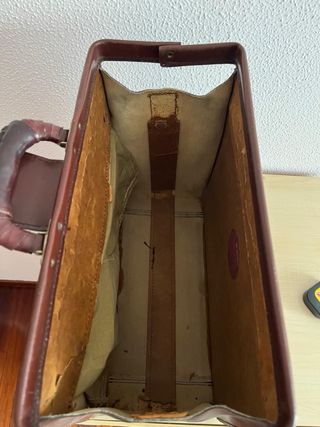 Maletín de piel marrón