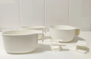 3 cesti e 2 appendiabiti IKEA ÖNSKLIG per la conservazione.