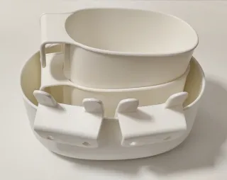 3 cesti e 2 appendiabiti IKEA ÖNSKLIG per la conservazione.