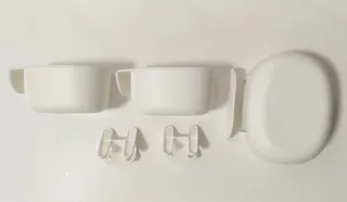 3 cesti e 2 appendiabiti IKEA ÖNSKLIG per la conservazione.