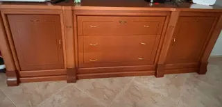 Muebles de comedor de madera.