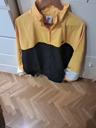 Chaqueta Adidas chándal nueva.