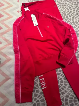Calvin Klein Conjunto Malla y Sudadera Rojo Talla