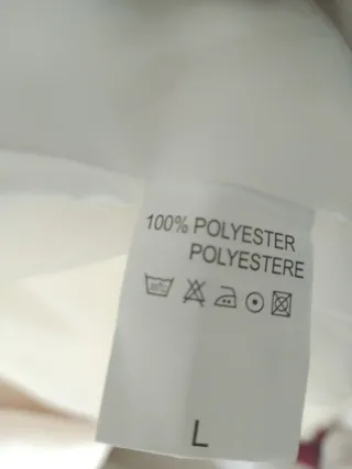 Abrigo pelo T. L con etiquetas