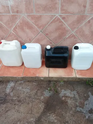 Garrafas de plástico con asa