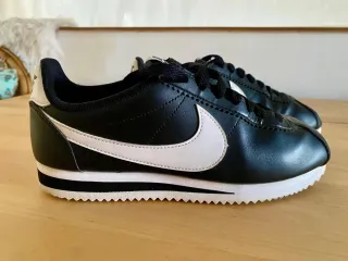Nike Cortez Talla 38 Negro/Blanco.Un solo uso.