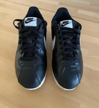 Nike Cortez Talla 38 Negro/Blanco.Un solo uso.