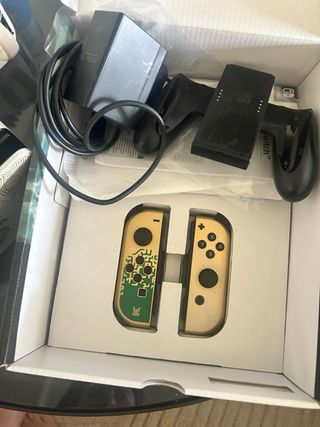 Nintendo Switch OLED Edizione Zelda