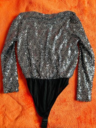 Body lentejuelas plateadas manga larga