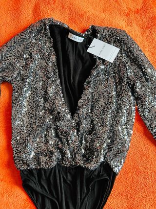 Body lentejuelas plateadas manga larga