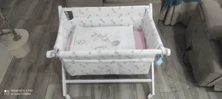 Minicuna con ropa de cama