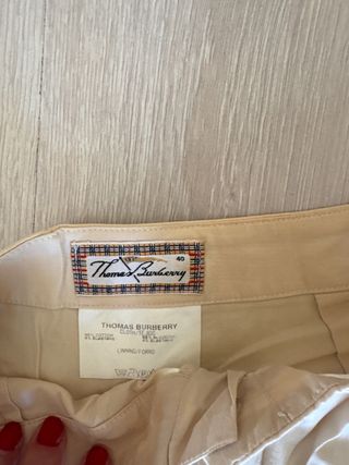 Falda,Camisa y chaqueta Burberry Beige y Blanca