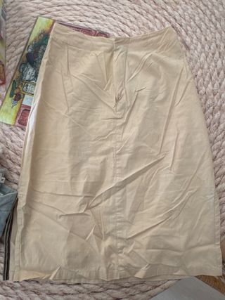 Falda,Camisa y chaqueta Burberry Beige y Blanca